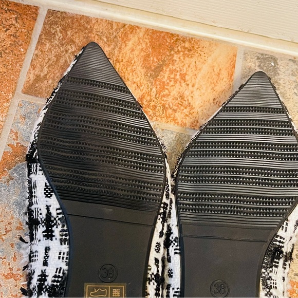 🕊️NWOB! Beautiful Black & White Wool Plaid Fringe Flats! - Picture 5 of 9